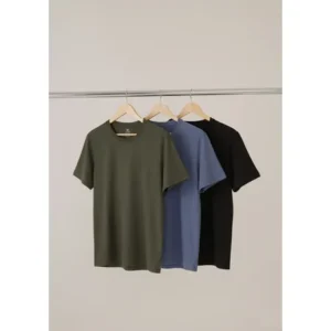 Kit Com 3 Camisetas Masculinas Básicas Slim Hering Kit Com 3 Camisetas Masculinas Básicas Slim Hering
